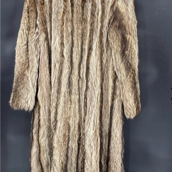 Luxurious genuine raccoon Fur Coat - Picture 1 of 6